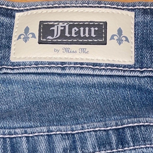 Miss Me Blue Jeans with Wing Design-sz 30 - Picture 5 of 8